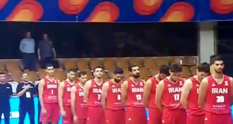 اقدام خبرساز بسکتبالیست‌ها با پخش سرود ملی
