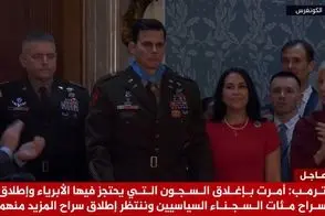 خلبان زخمیِ عملیات دستگیری مادورو مدال گرفت