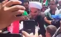 حضور پدرِ نوه 14 ماهه رهبر شهید در مراسم امروز