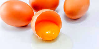 یک روش راحت برای جدا کردن زرده از سفیده تخم مرغ