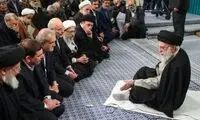 عکس توجه‌برانگیز یک محافظ در جلسه رهبری