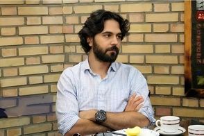 حامدِ سریال «لحظه گرگ و میش» در پشت‌صحنه تئاتر