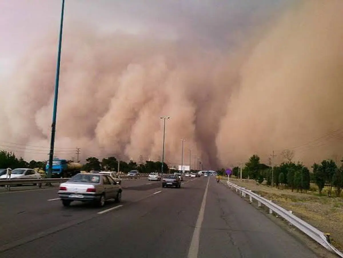 لحظه ورود طوفان سهمگین به شهرستان قصرشیرین