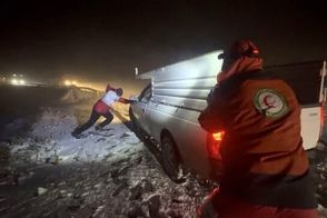 240 نفر در برف و کولاک شدید امشب گیر کردند