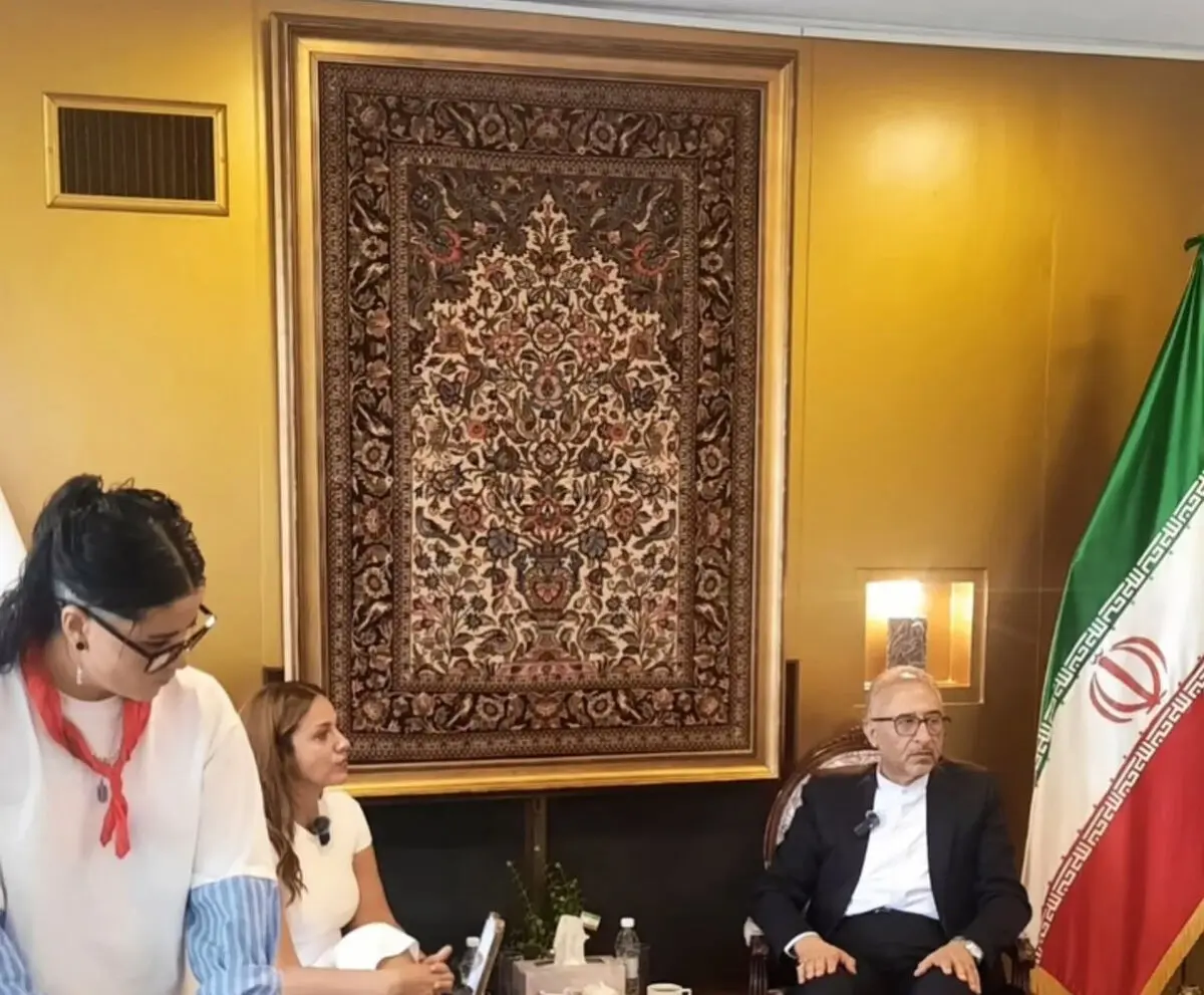 پذیرایی خاص مقام ایران از دو کمدین زن مکزیکی
