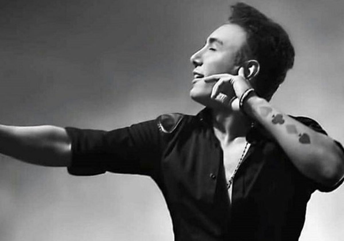   اجرای آهنگ «ای ایران» توسط شادمهر عقیلی و دخترش 