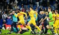 حمله هواداران اسپانیول به جشن قهرمانی بارسلونا 
