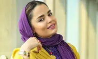 خانم بازیگر با چکمه‌های بچگی‌اش تیپ زد
