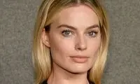 قاب سنگین از 3 بازیگر هالیوود بر روی فرش قرمز بفتا