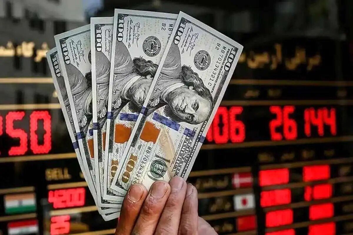   سقوط ۲۰درصدی قیمت دلار در یک ماه 