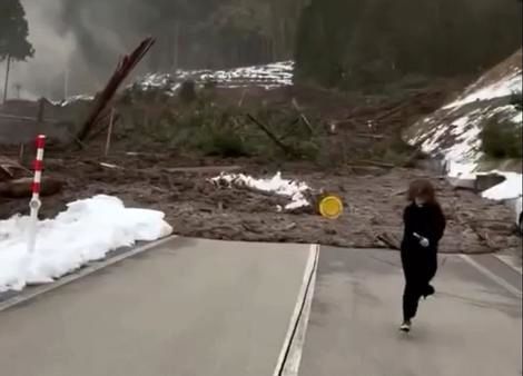 صحنه هولناک متلاشی شدن یک کوه بعد از زلزله ژاپن
