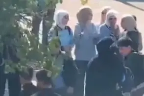 پسران دانش‌آموز درهای مدرسه را برای ورود دختران شکستند