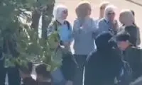 پسران دانش‌آموز درهای مدرسه را برای ورود دختران شکستند