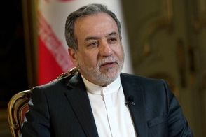 تصاویر خاص از عراقچی در یک مراسم ختم