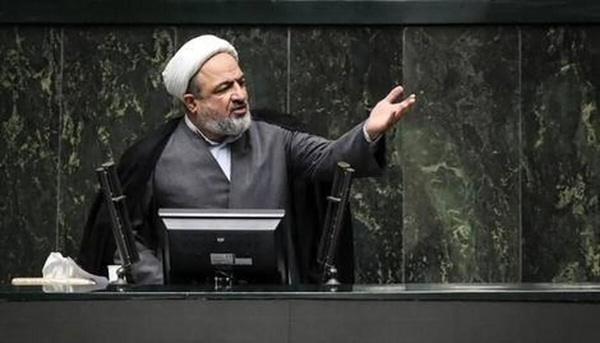   هرکس حرف از مذاکره با آمریکا زد، بی‌شرف است! 