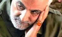 «رهبر انقلاب در حال روبوسی با سردار سلیمانی»
