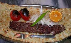 فیلم نحوه طبخ توندی کباب در رستوران که برای آن صف می‌کشند