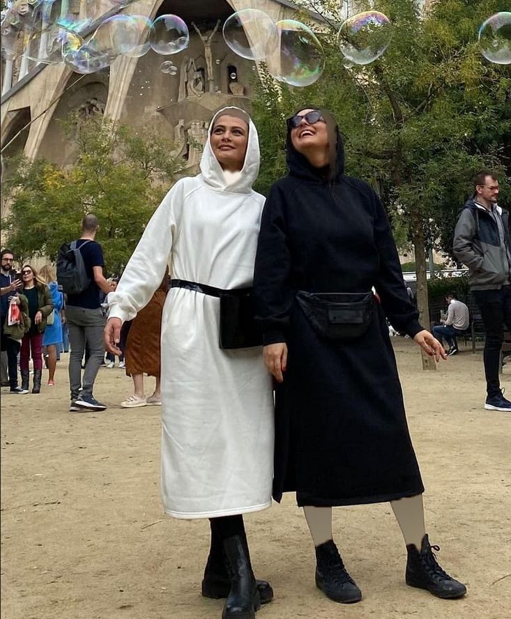 لباس‌های شیک مارال و مونا فرجاد در اروپا