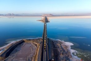 تصاویری از دلتنگی شدید ایرانی‌ها برای دریاچه ارومیه