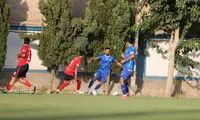 ژست خاص رامین رضاییان با پیراهن استقلال 