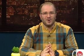 صداوسیما مجری نچسب تلویزیون را لای پر قو گذاشت