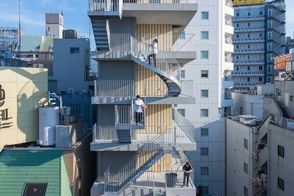 تصاویری جالب از معماری یک هتل فشرده در قلب ژاپن 