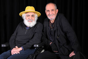 رونمایی از لوگوموشن و تصویری از فرهاد آییش در نمایش «ونگوگ» 