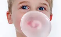 قورت دادن آدامس واقعا خطرناک است؟