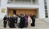 عکس یادگاری همسر وزیر با همسران سفیران