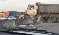 تصادف عجیب کامیون در اتوبان هشتگرد