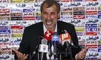 گریه مایلی‌کهن در کنفرانس مطبوعاتی