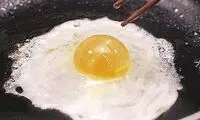 مراحل ساخت تخم مرغ چینی! / عکس