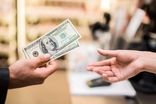 آیا نرخ دلار در آستانه آغاز یک روند نزولی قرار دارد؟