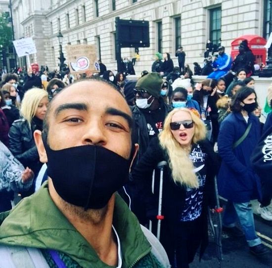 حضور مدونا در تظاهرات ضد نژادپرستی در لندن