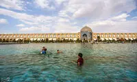 آب بازی کودکان در نقش جهان اصفهان