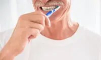 با مسواک زدن، آلزایمر را به تعویق بیاندازید