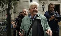 پدر جانسون: منتظر پاسپورت فرانسوی هستم