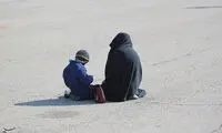 یک مادر و فرزند در انتظار پیکر یک پدر و همسر