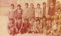 معلمی که در مدرسه قلیان می کشد!+عکس