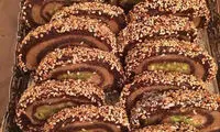 طرز تهیه رولت خرما با زنجبیل و گردو
