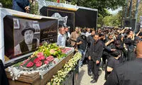آوازخوانی «راغب» در مراسم خاکسپاری اکبر عبدی