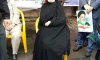 فرزند امام در میان راهپیمایان تهرانی