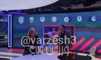 دکور برنامه مزدک میرزایی در شبکه ماهواره‌ای