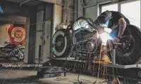 عکس: خالکوبی بر روی موتور سیکلت!