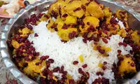 طرز تهیه زرشک پلو زعفرانی با مرغ تکه‌ای خوشمزه