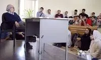 شفیعی‌کدکنی: همچنان عقب‌مانده باقی مانده‌ام