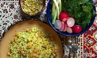 این نخودپلو خوشمزه با ترشی می‌چسبه