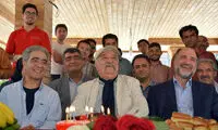 جشن تولد متفاوت داریوش ارجمند در جمع کارگران