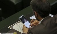 استوری گذاشتن جناب نماینده در جلسه مجلس