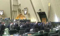 اقامه نماز در صحن مجلس حین عملیات تروریستی